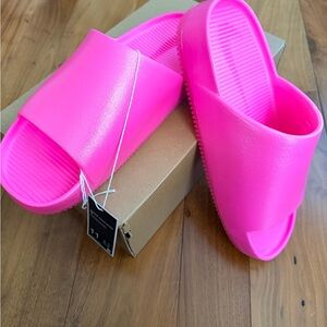 NWT & Box Women’s Nike Calm Slide Hyper Pink Rose